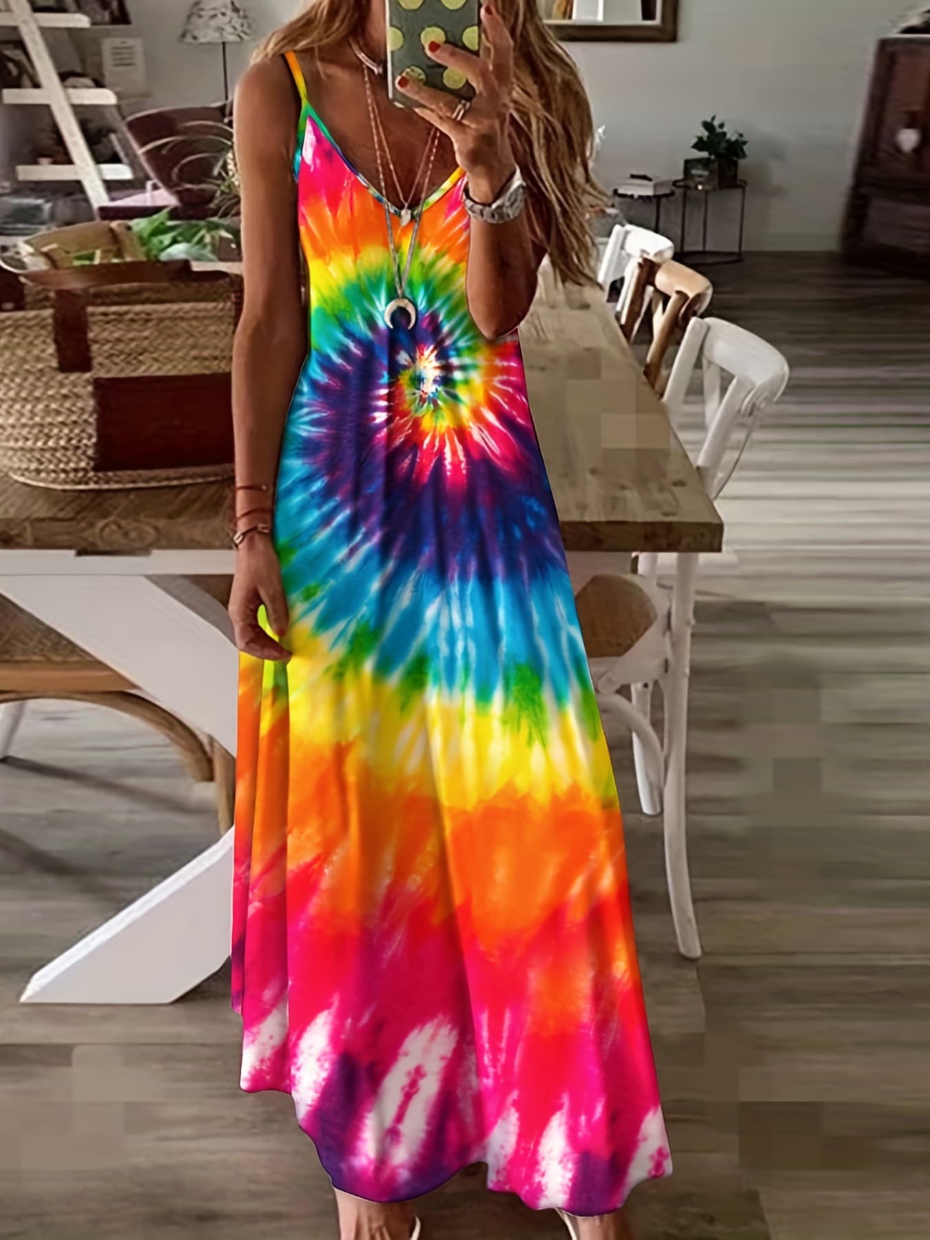 Vestido midi estampado con tirantes y diseño gráfico