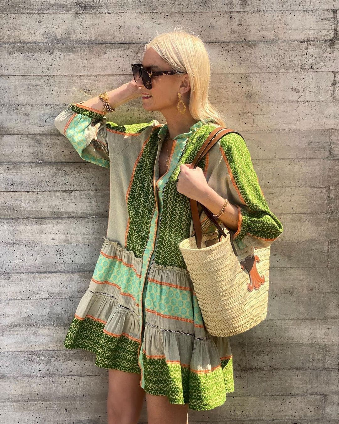 Vestido corto de lino y algodón con estampado primaveral