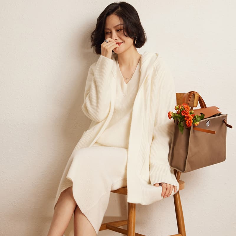 Cardigan de cachemira con capucha y ajuste suelto