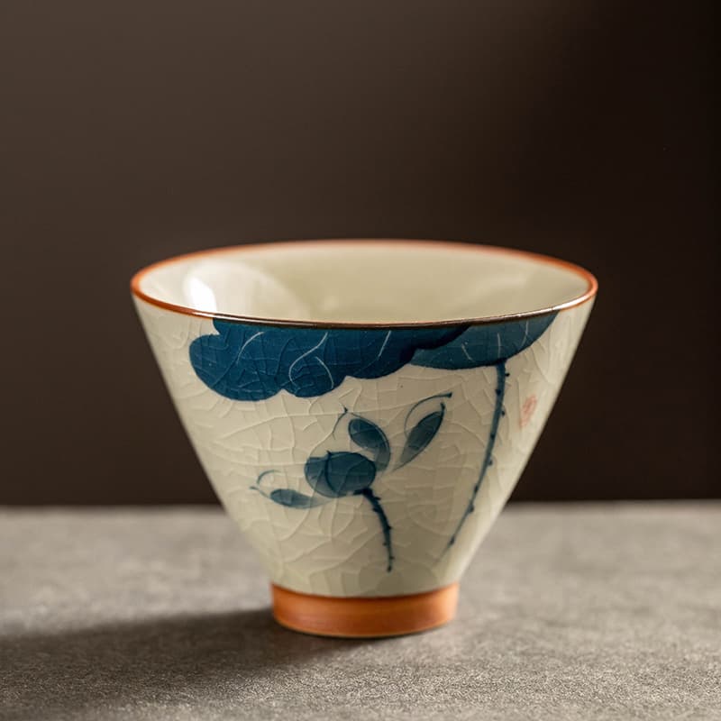Taza de té de porcelana pintada a mano tradicional