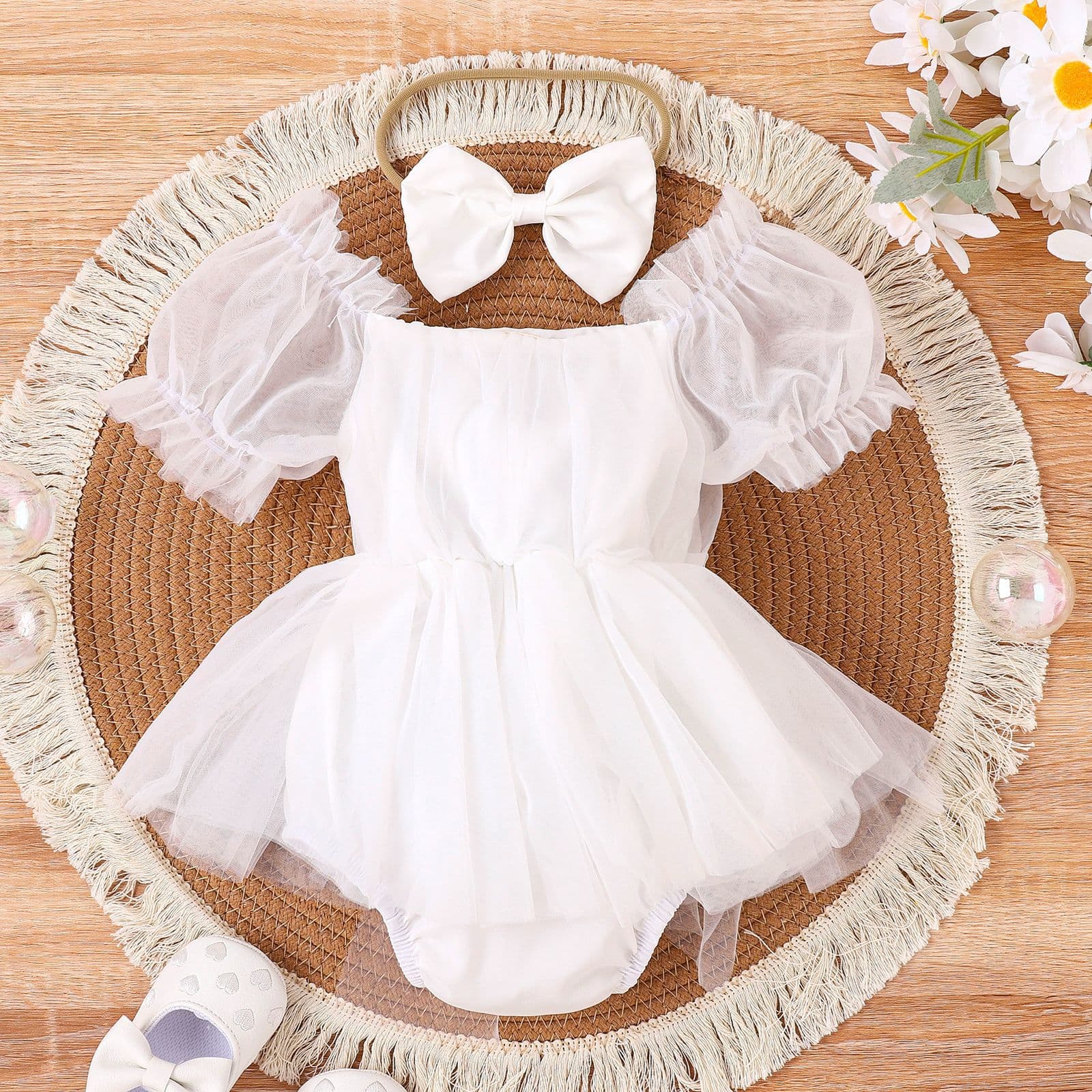 Conjunto de bebé con falda de red, mangas abullonadas, chaleco y diadema