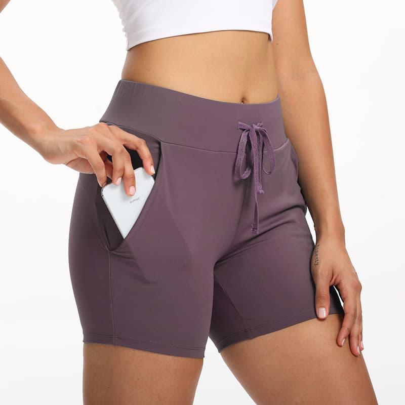 Shorts de entrenamiento con bolsillos para mujer