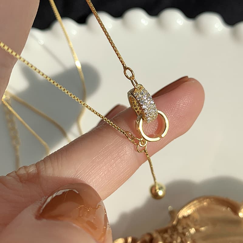 Collar de anillo doble para mujer con diseño luxury