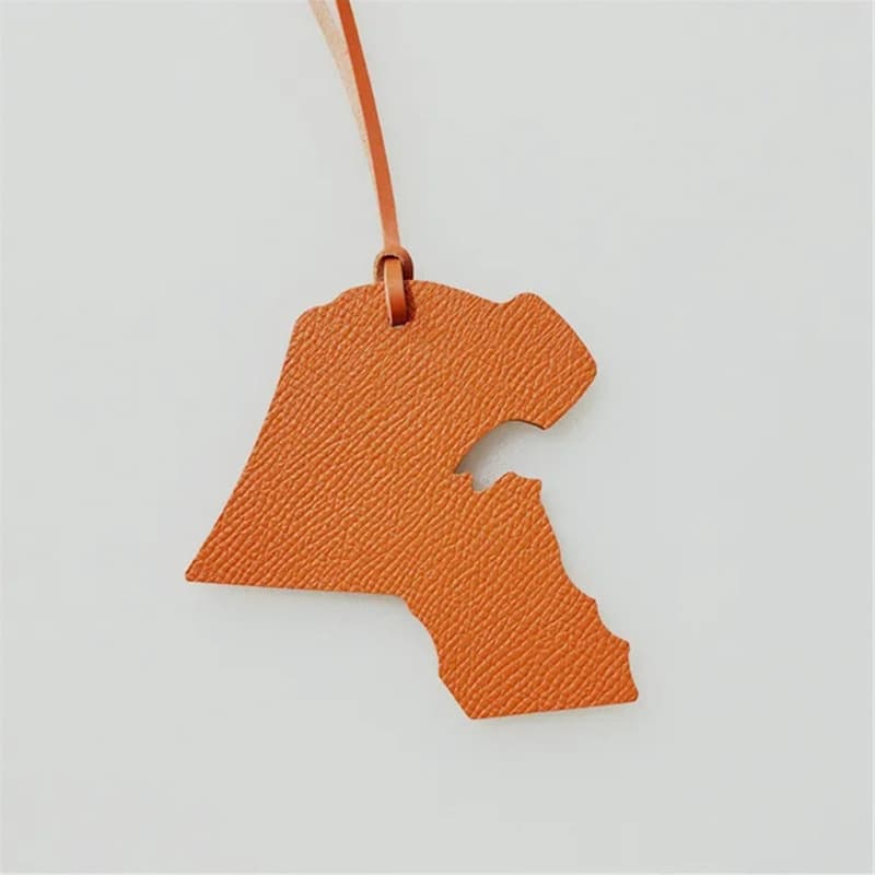 Dije de bolso con forma de mapa en piel sintética