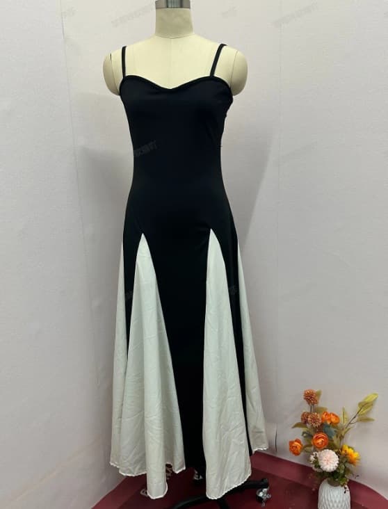 Vestido largo con contraste de colores y cintura ajustada