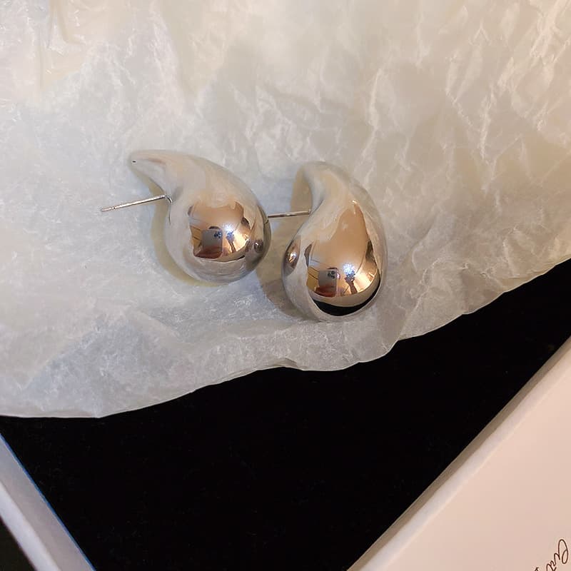 Aretes de argolla redonda minimalista en aguja de plata