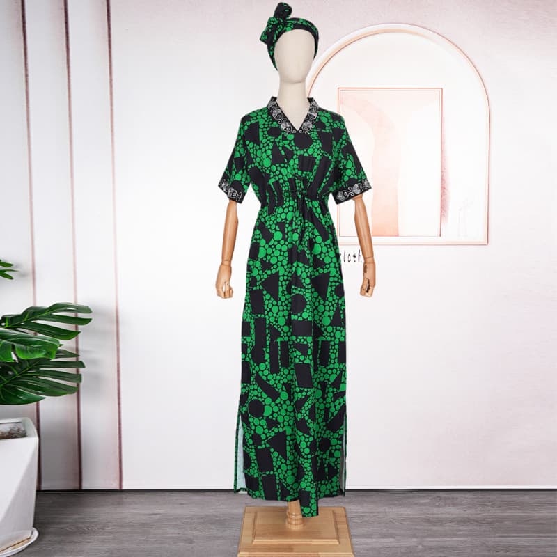 Vestido talla grande con cuello en V y estampado de cristales