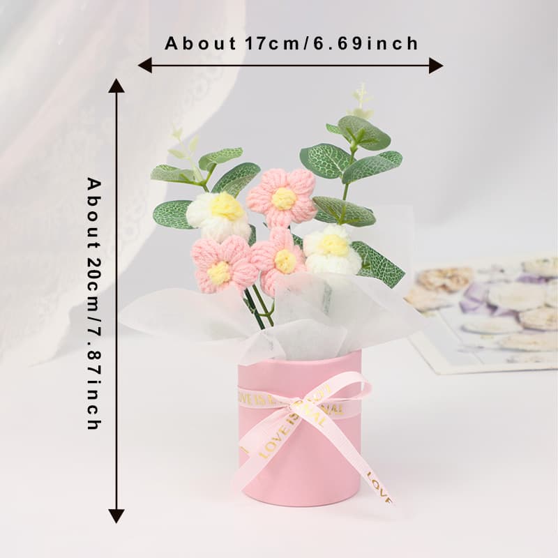 Ramo de flores tejidas con margaritas y hojas de eucalipto