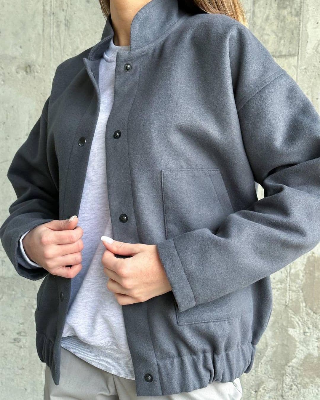 Chaqueta con cuello de pie, manga larga versátil