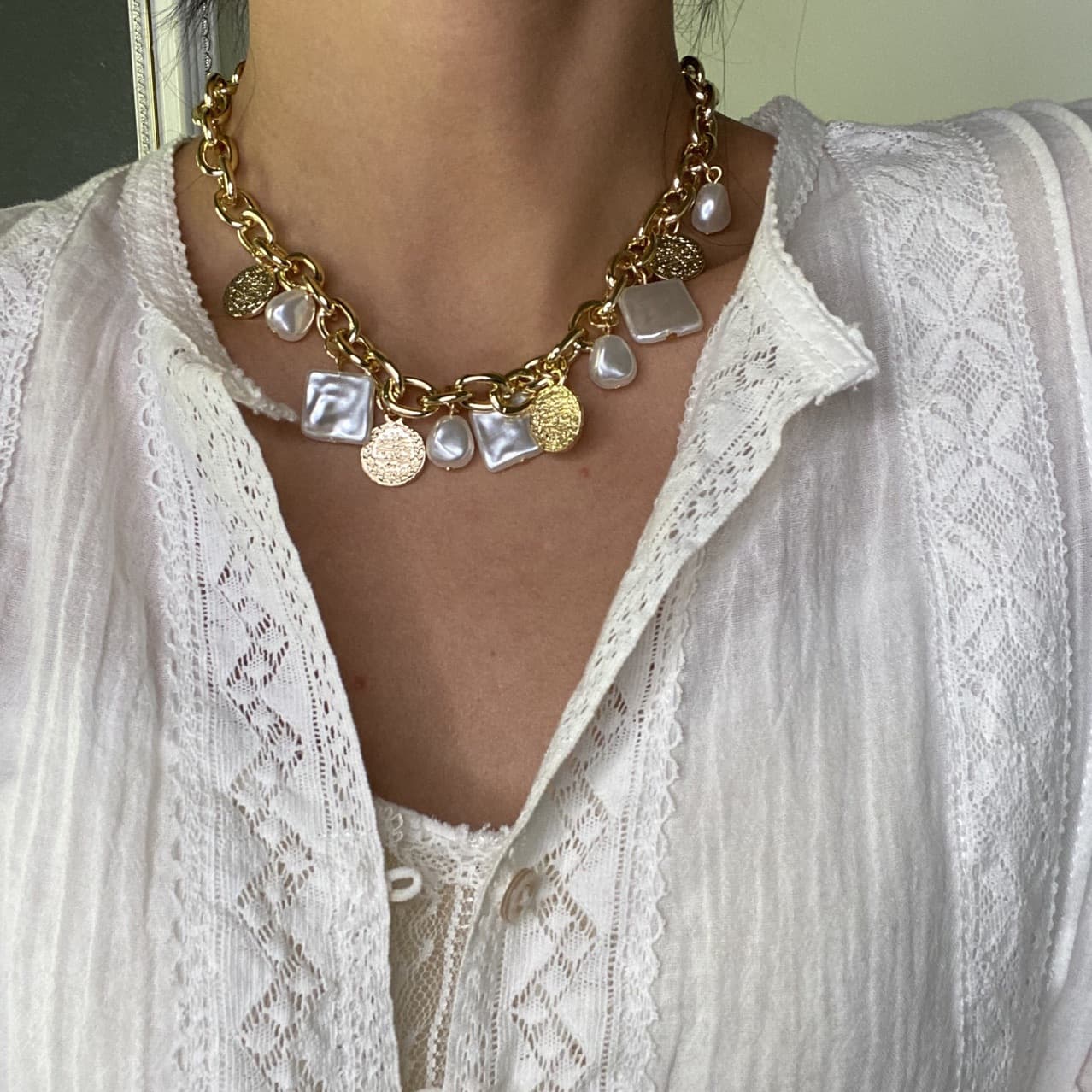 Collar retro con perla y monedas