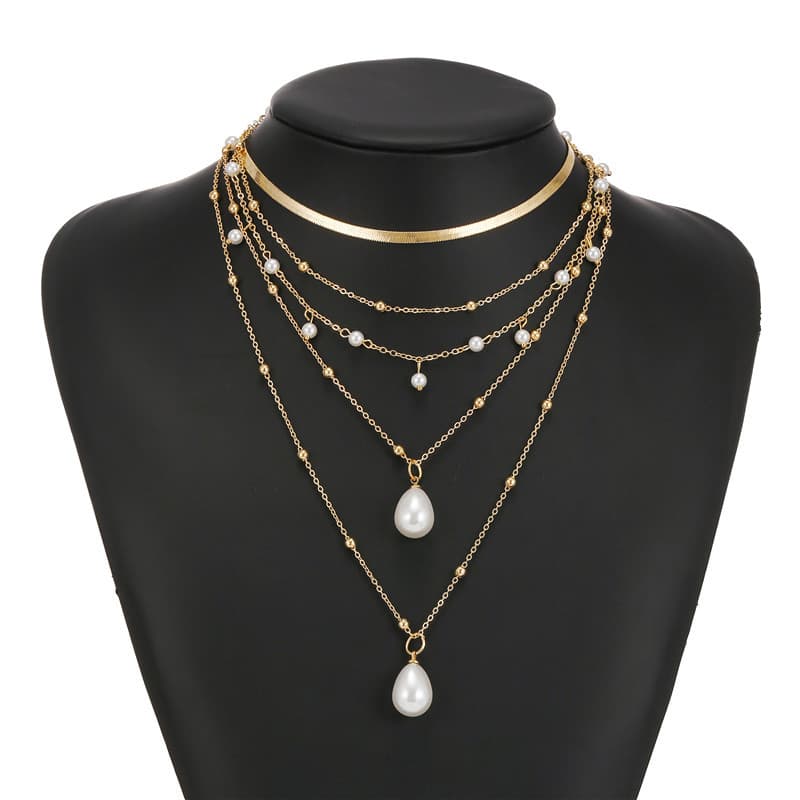 Collar gótico de perlas barrocas