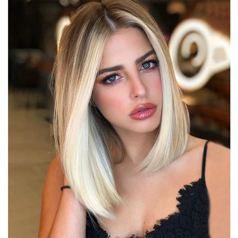 Peluca bob corto con gradiente y raya media