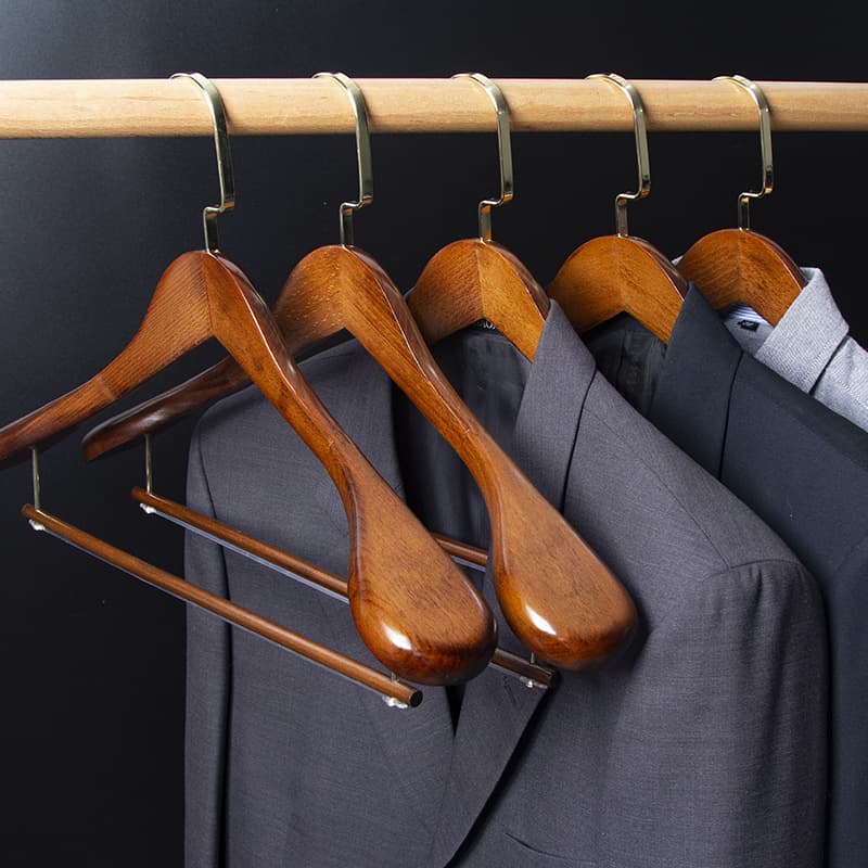 Percha de madera sólida para ropa