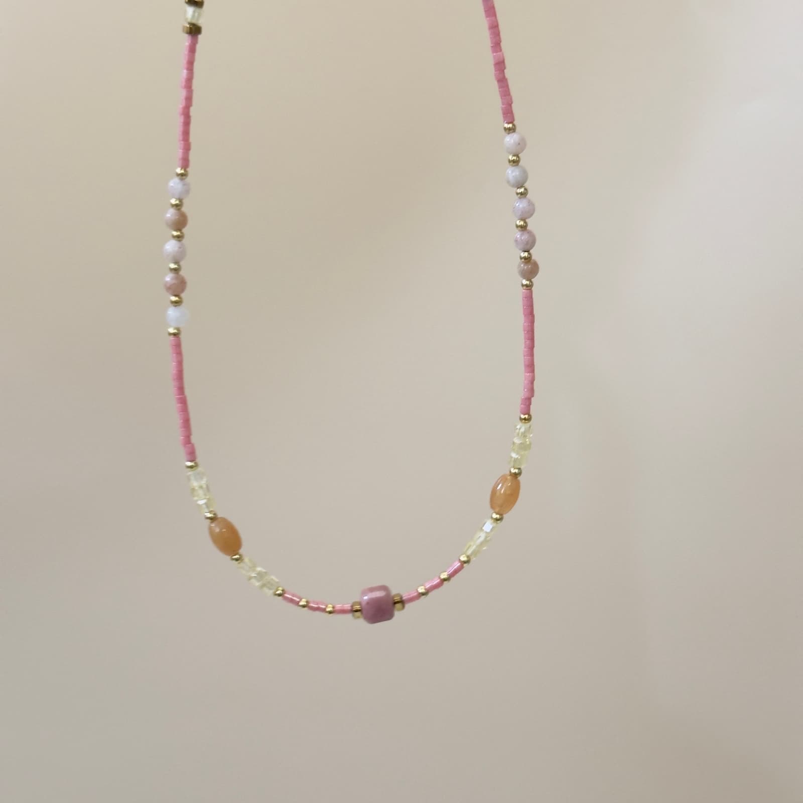 Cadena de clavícula con cuentas de piedra rosa natural