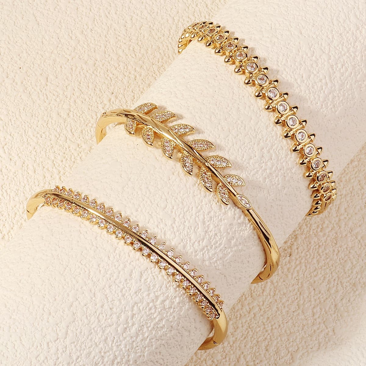 Pulsera de cobre y circonio con hebilla brillante