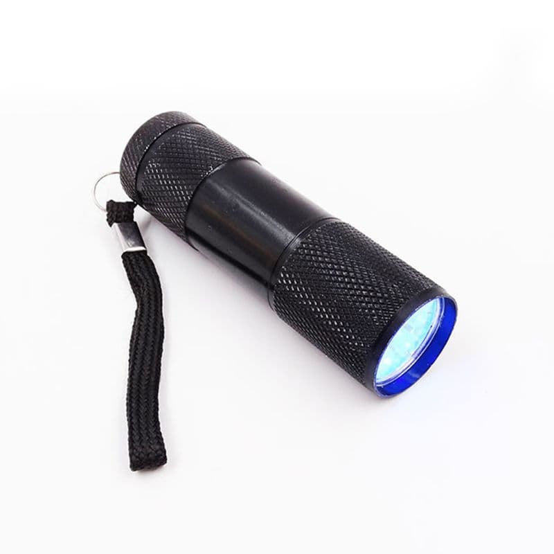 Linterna ultravioleta para autenticación