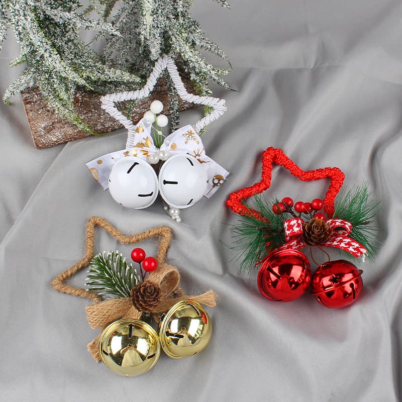 Adorno navideño estrella con campana y accesorios