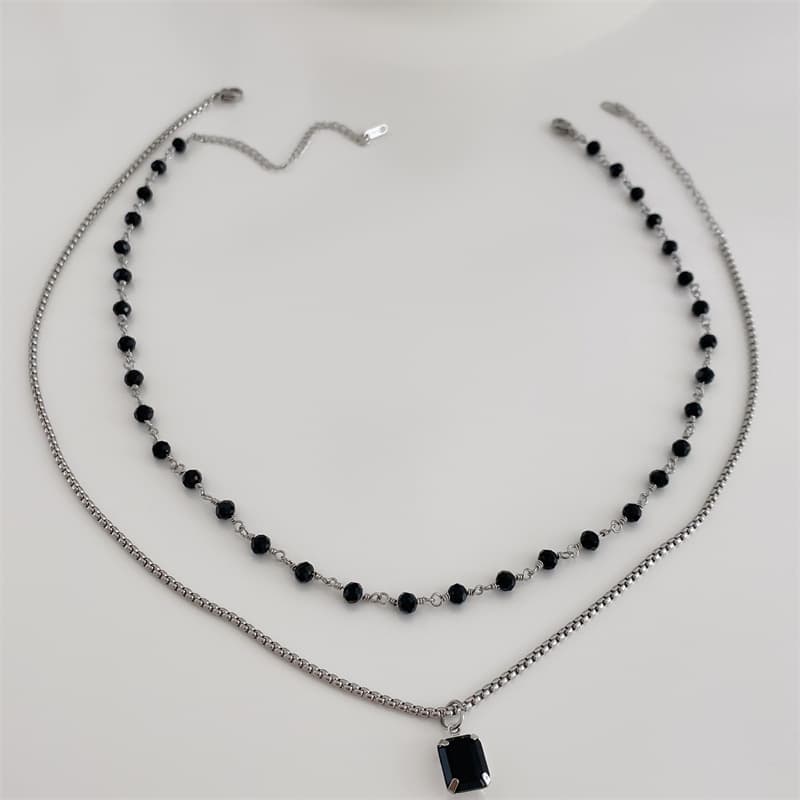 Collar de doble capa con perlas negras y ónix