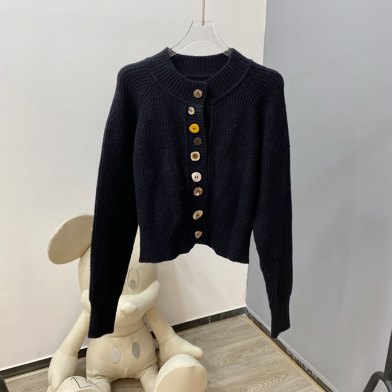 Blusa de lana con botones para mujer