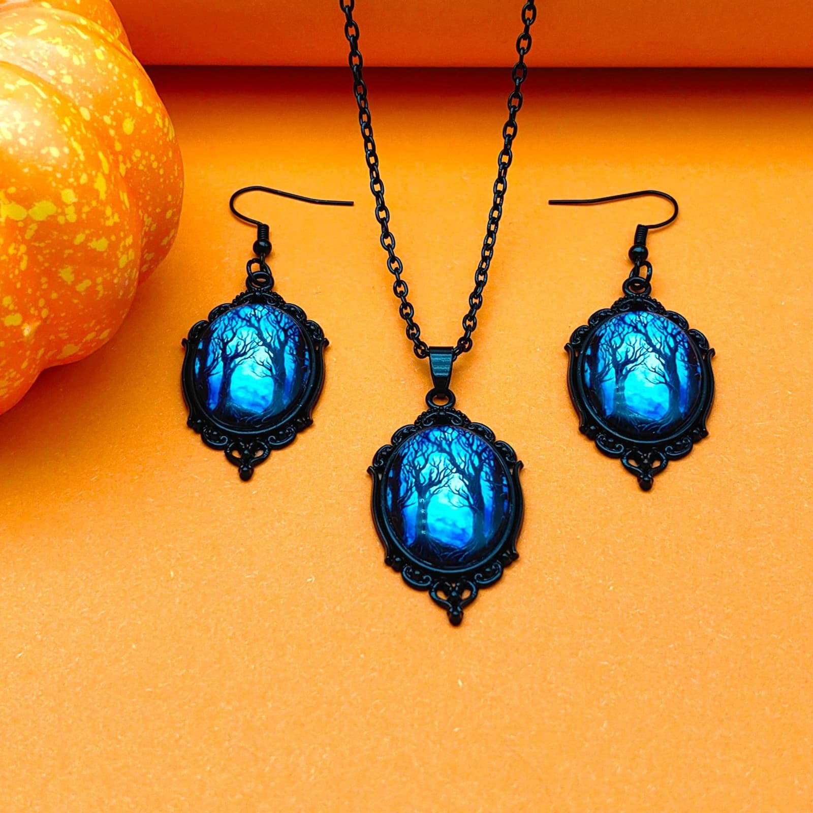 Conjunto vintage de collar y aretes temática de Halloween