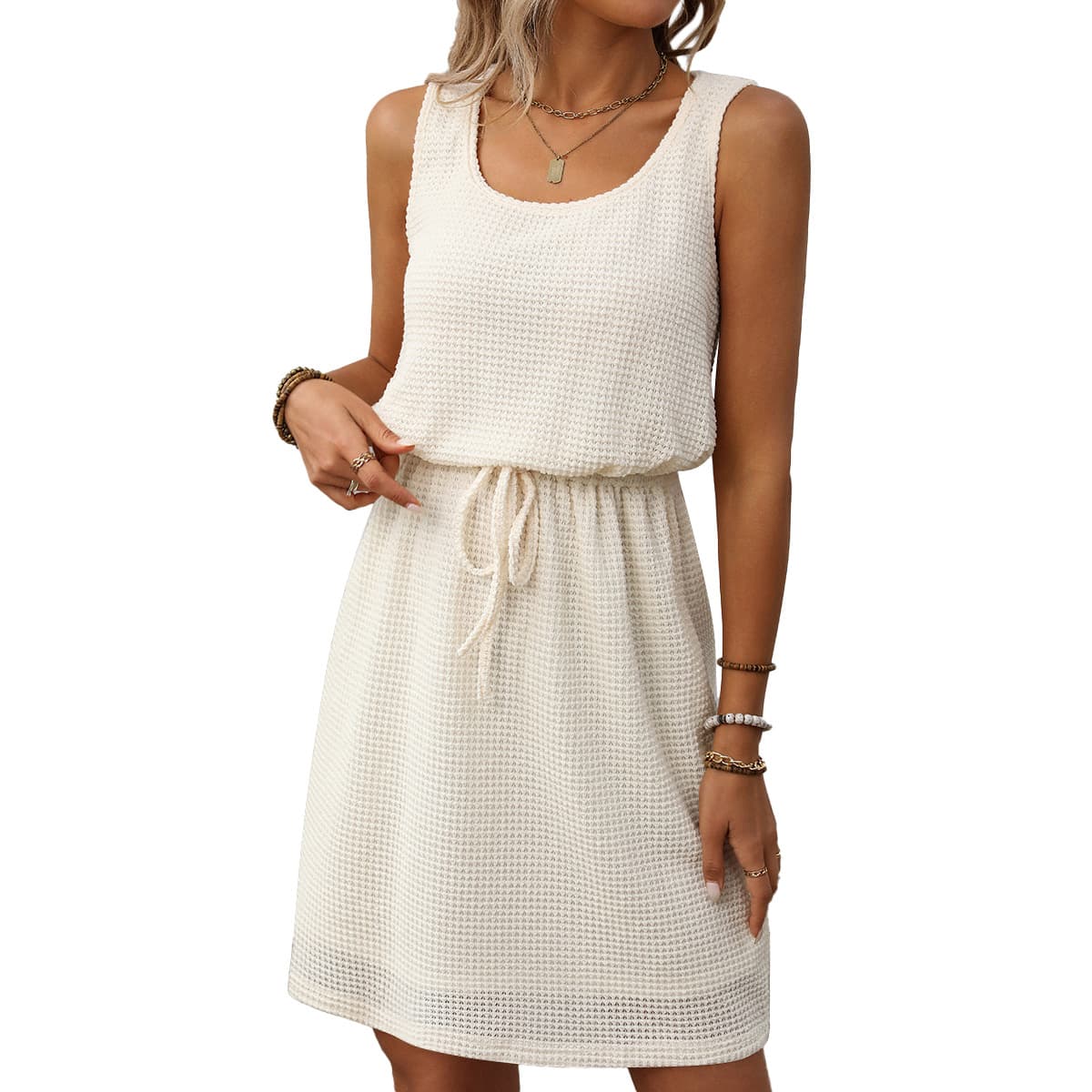 Vestido sin mangas con cuello cuadrado y cordón ajustable