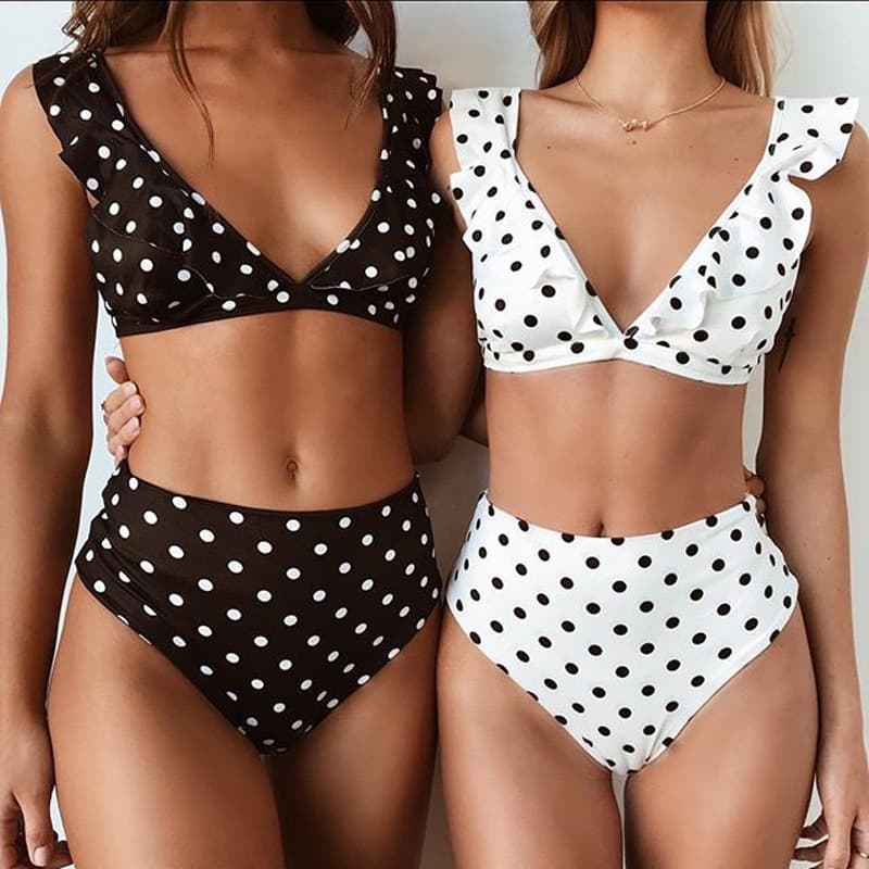 Bikini lunares blanco y negro con volantes y escote V