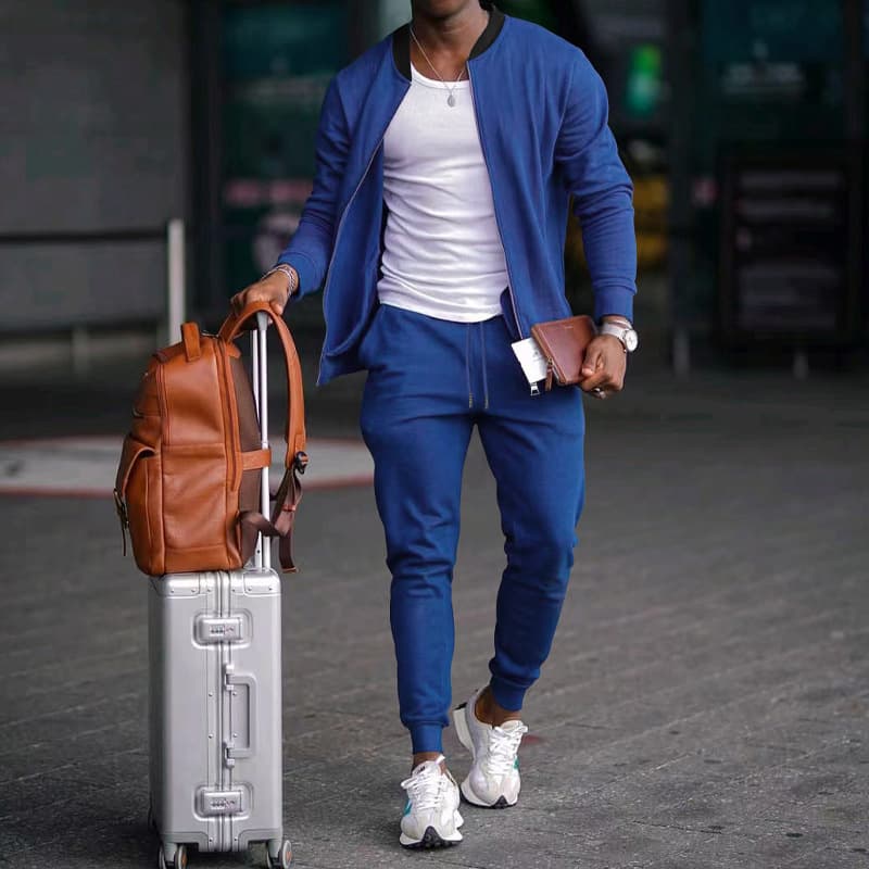 Conjunto deportivo con chaqueta de cremallera y pantalones con cordón