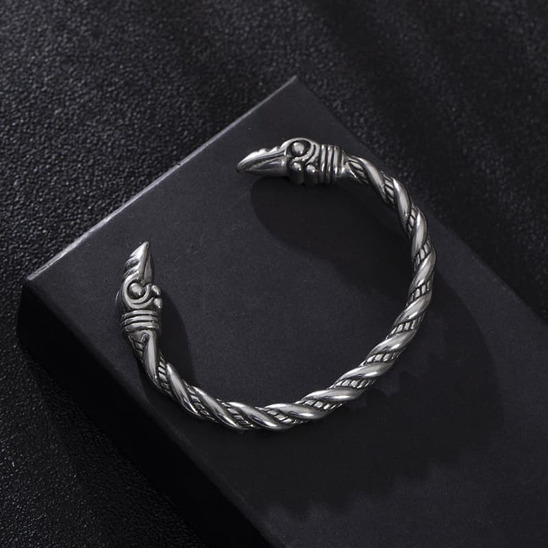 Pulsera vikinga minimalista de acero titanio para hombre