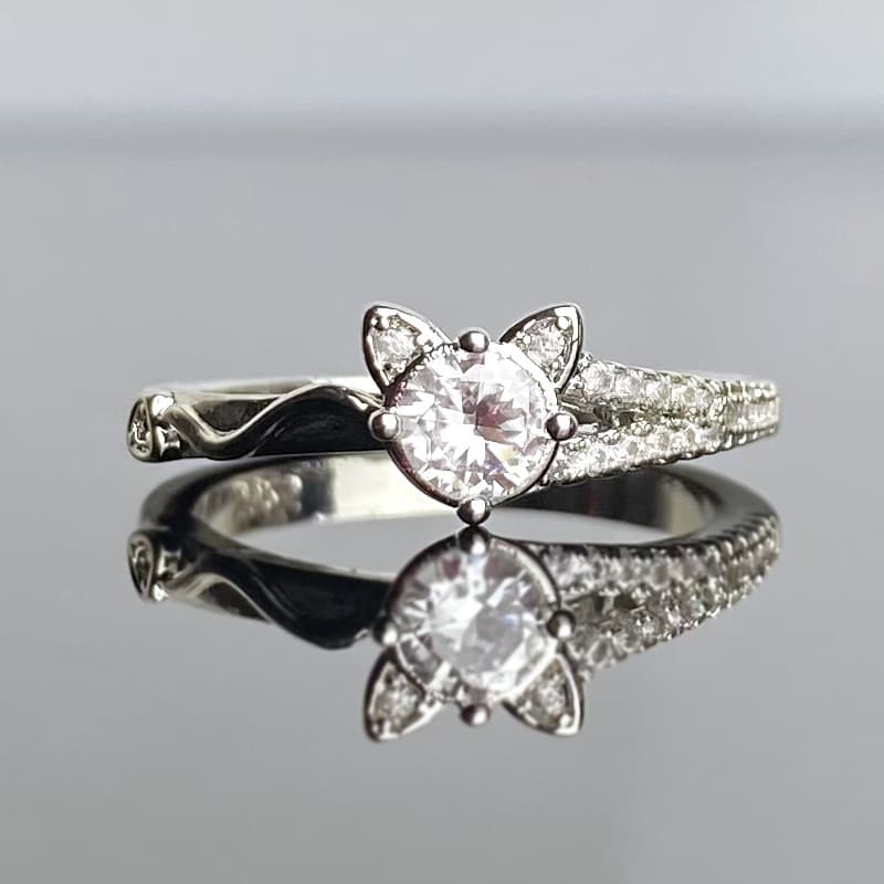 Anillo de gatito con diamante artificial
