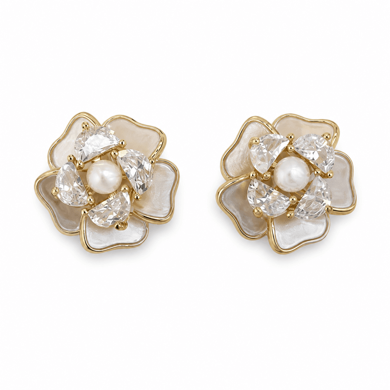 Aretes de flor multicapa con circón y perla