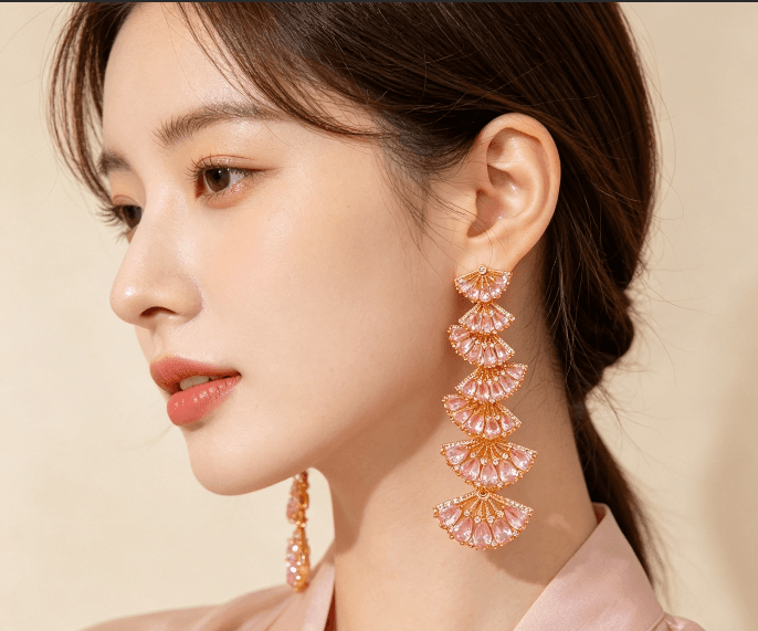 Aretes deslizantes fan con cristales y borla