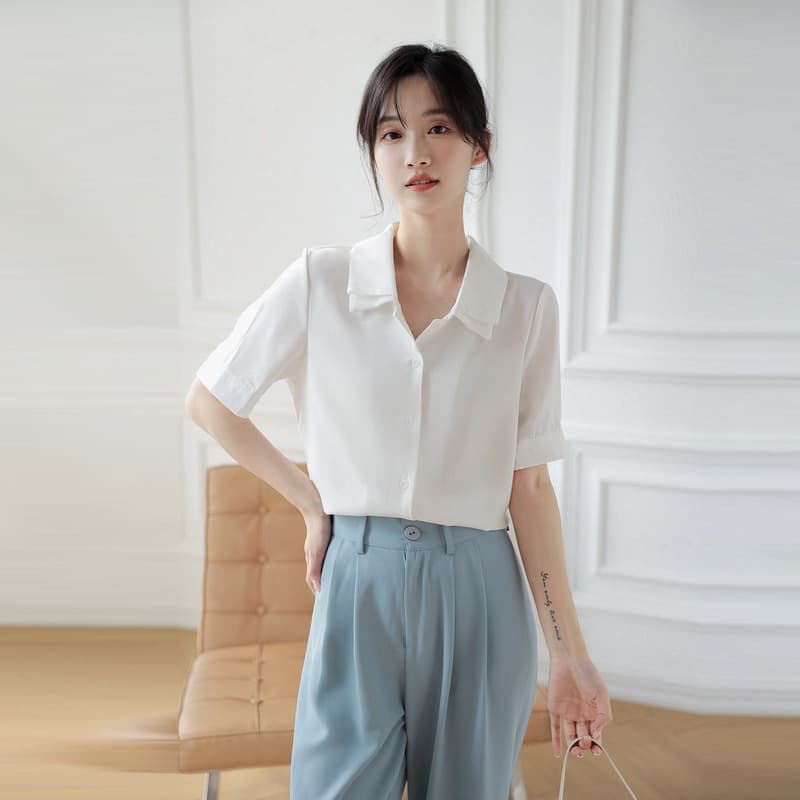Camisa elegante con cuello de solapa, diseño exclusivo