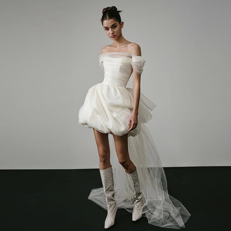 Vestido de novia blanco corto hombros descubiertos