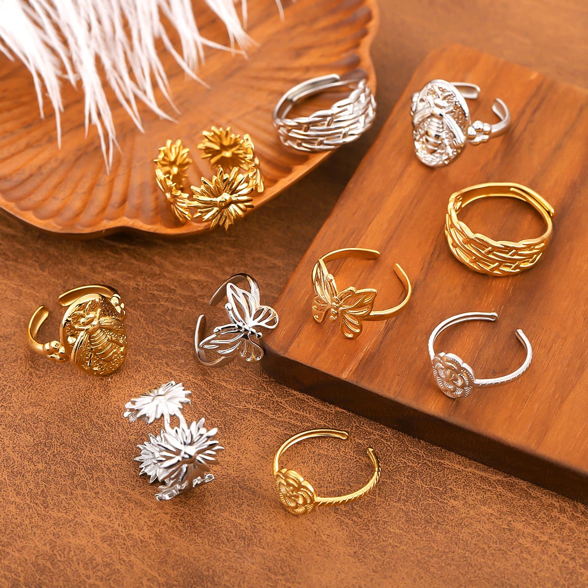 Anillo ancho ajustable dorado con flor para mujer