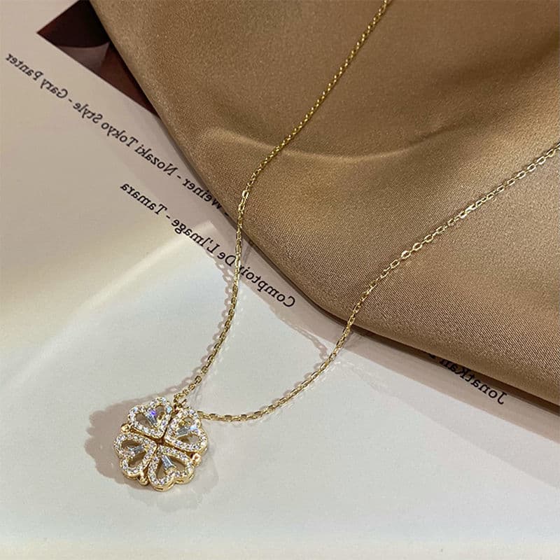 Collar magnético retráctil en forma de corazón y trébol de cuatro hojas