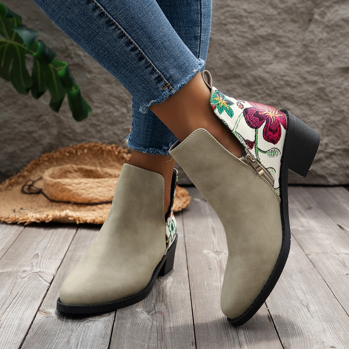 Botas de tobillo con flores y cierre lateral
