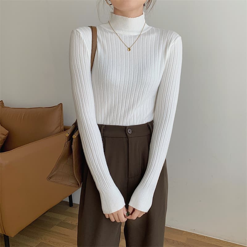 Top de viscosa con cuello alto y manga larga