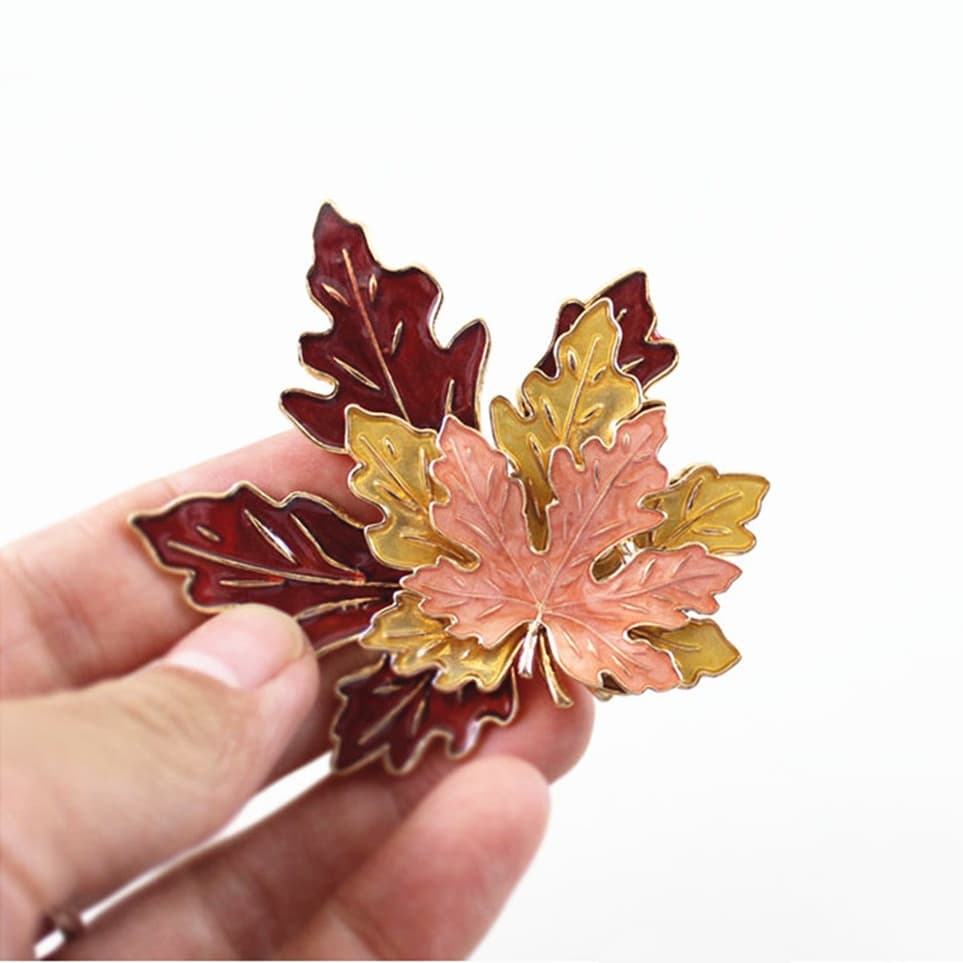 Broche de hoja de arce