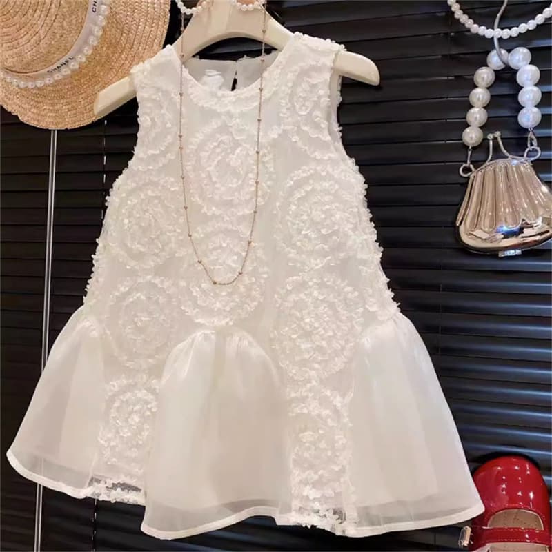 Vestido de tirantes tipo princesa con encaje y malla