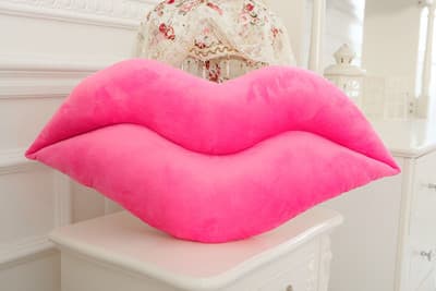 Almohada de peluche con forma de labios grandes