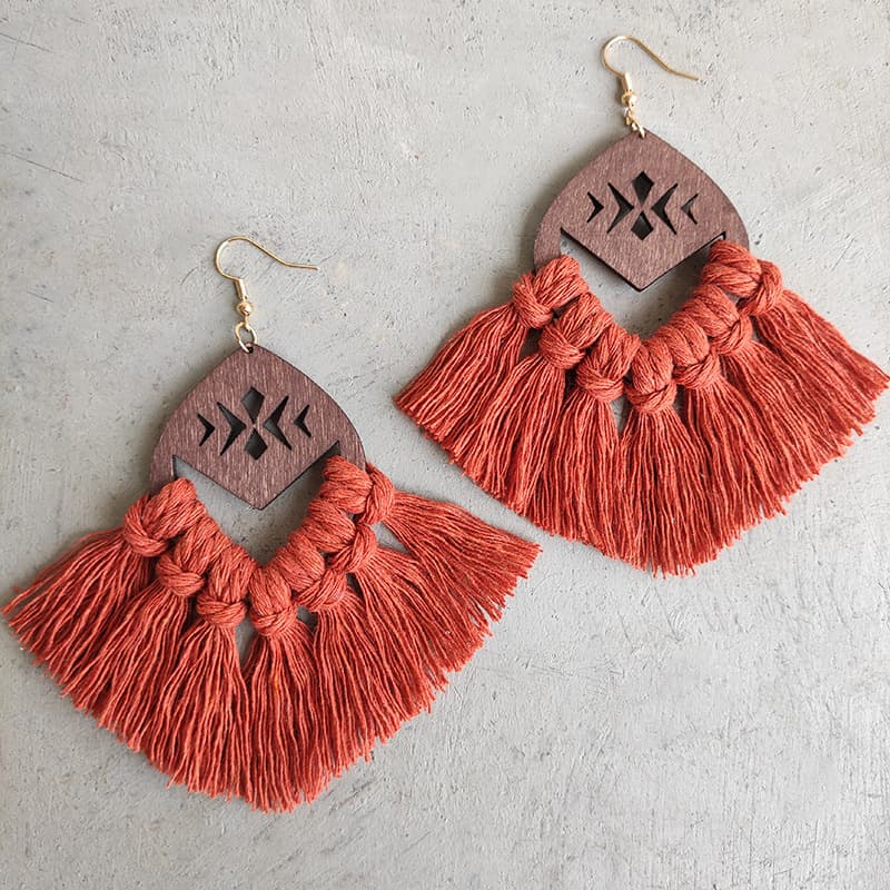 Aretes con borlas geométricos de verano