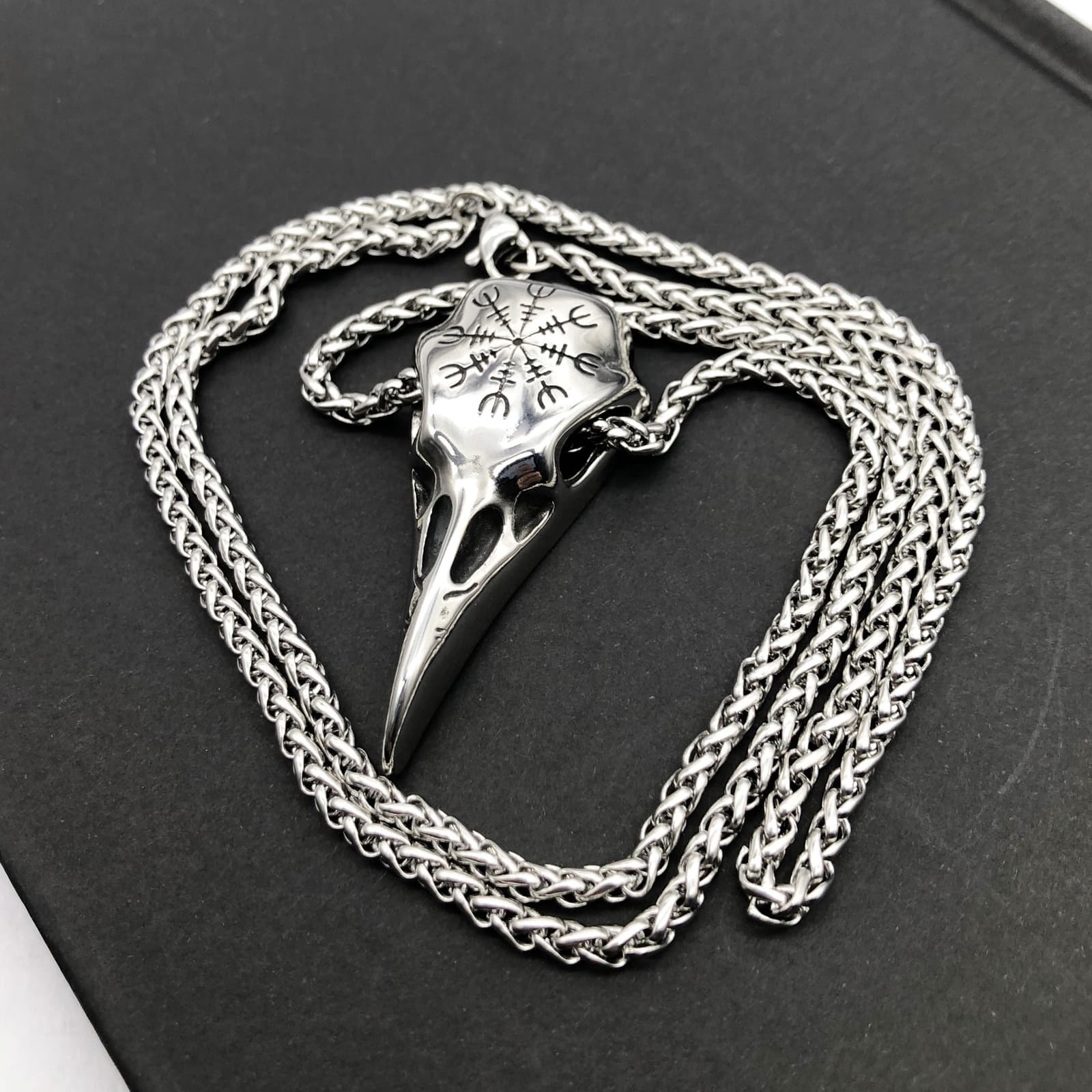 Colgante de calavera con símbolo vikingo para hombre