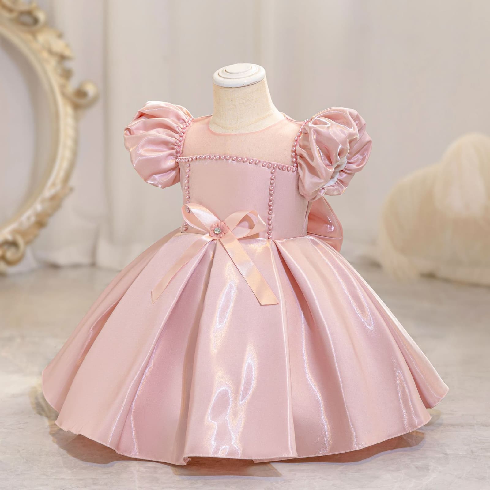 Vestido princesa infantil con moño y mangas abullonadas