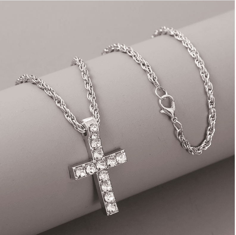 Collar de cruz punk con cadena de cuerda