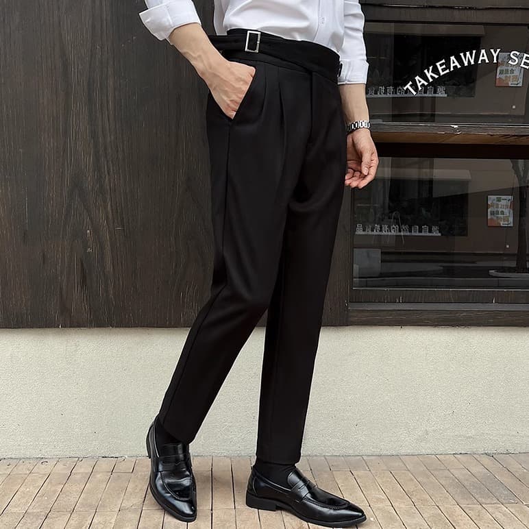 Pantalones de cintura alta con rayas oscuras