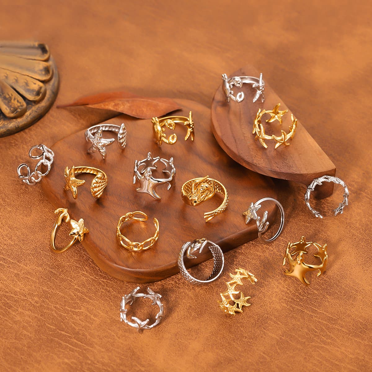 Anillo de metal con motivos marinos para mujer