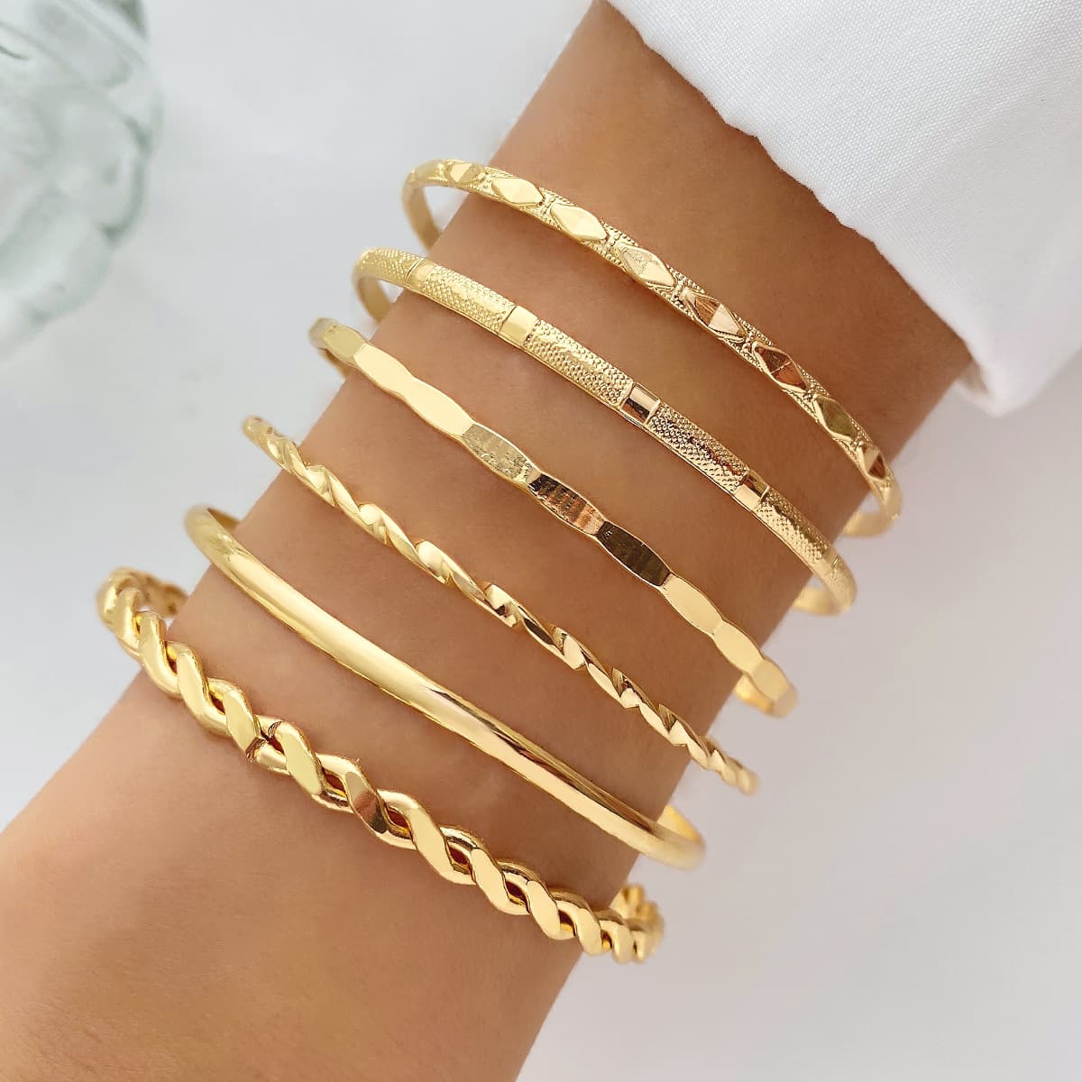 Set de pulseras doradas con cadena metálica bohemia