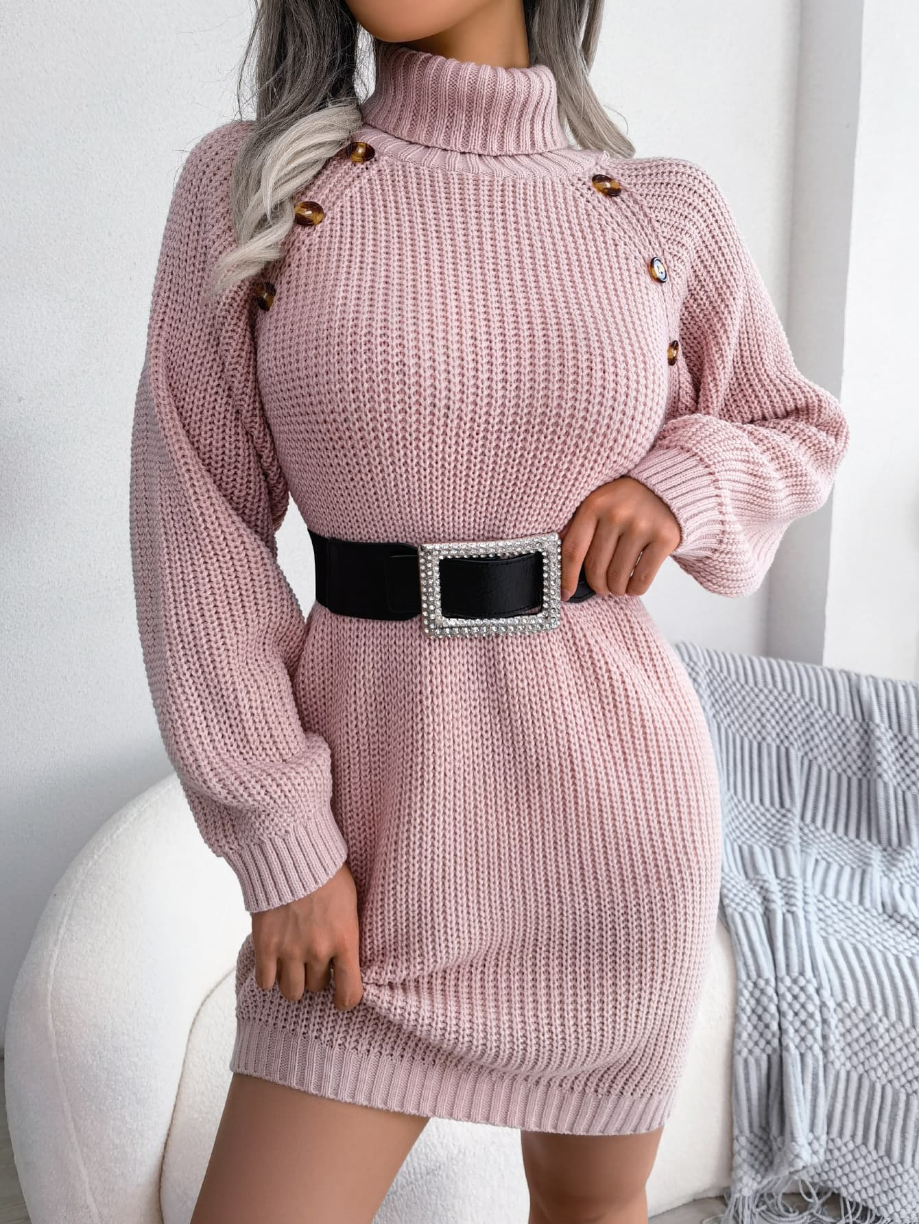 Vestido suéter casual con botones y cuello alto