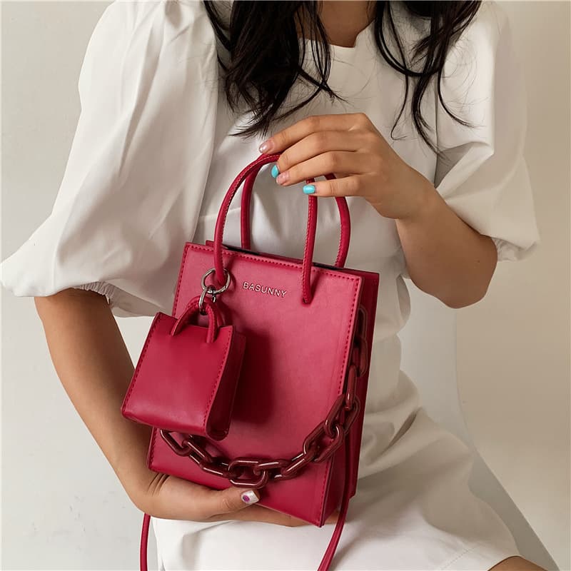 Bolsa de hombro grande con cadena gruesa