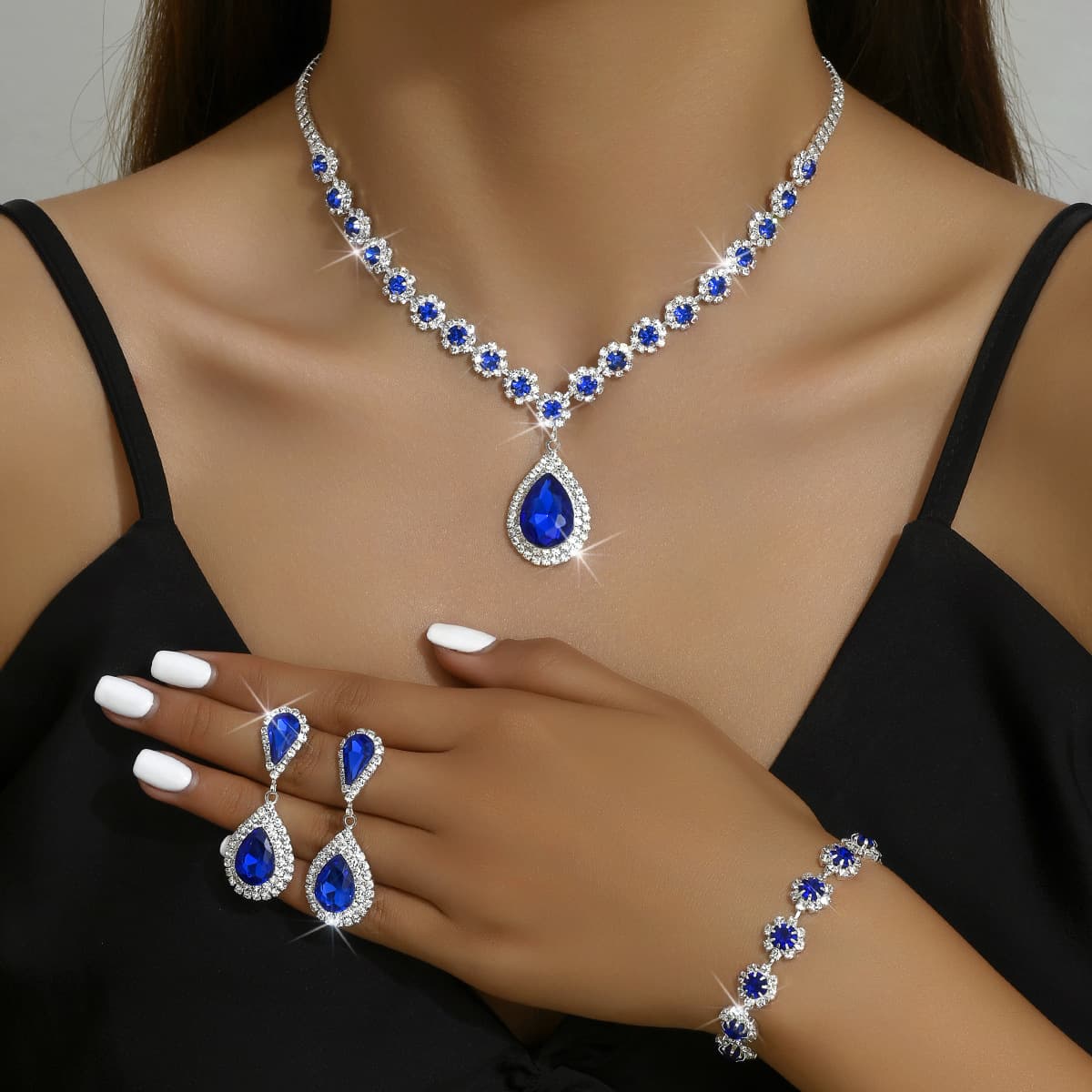 Juego de joyería nupcial de tres piezas: collar, aretes y pulsera